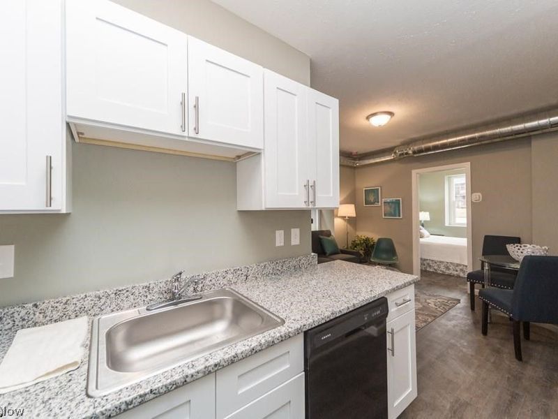 14814 Clifton Boulevard, Unit 407, Lakewood, OH 44107 Photo 4