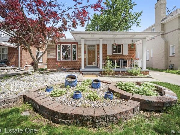 15274 Regina Avenue , Allen Park, MI 48101