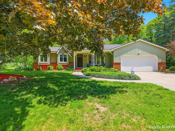11622 8th Avenue NW, Grand Rapids, MI 49534