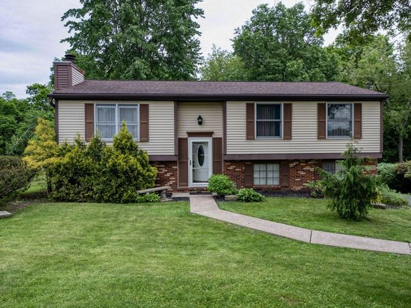 105 Nanton Way, Coraopolis, PA 15108
