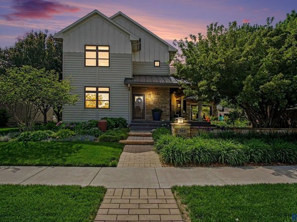 505 N Pasque Flower Trl, Brandon, SD 57005
