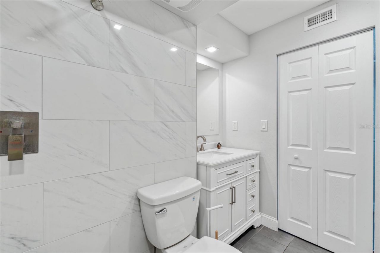 51 Island Way, Unit 411, Clearwater Beach, FL 33767 Photo