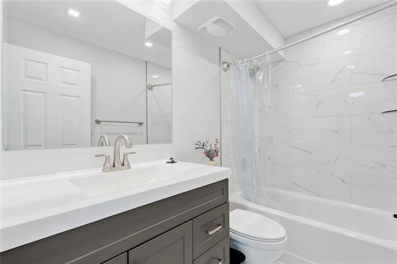 51 Island Way, Unit 411, Clearwater Beach, FL 33767 Photo