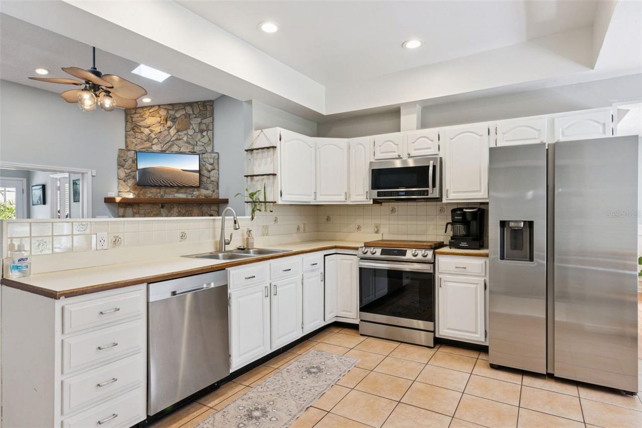8617 Amber Oak Court, Orlando, FL 32817 Photo