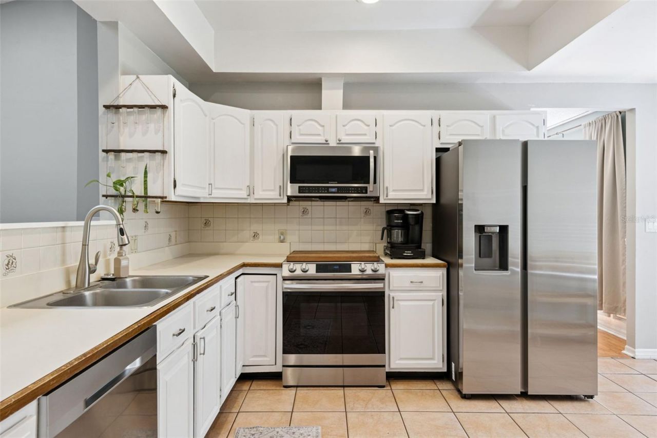 8617 Amber Oak Court, Orlando, FL 32817 Photo
