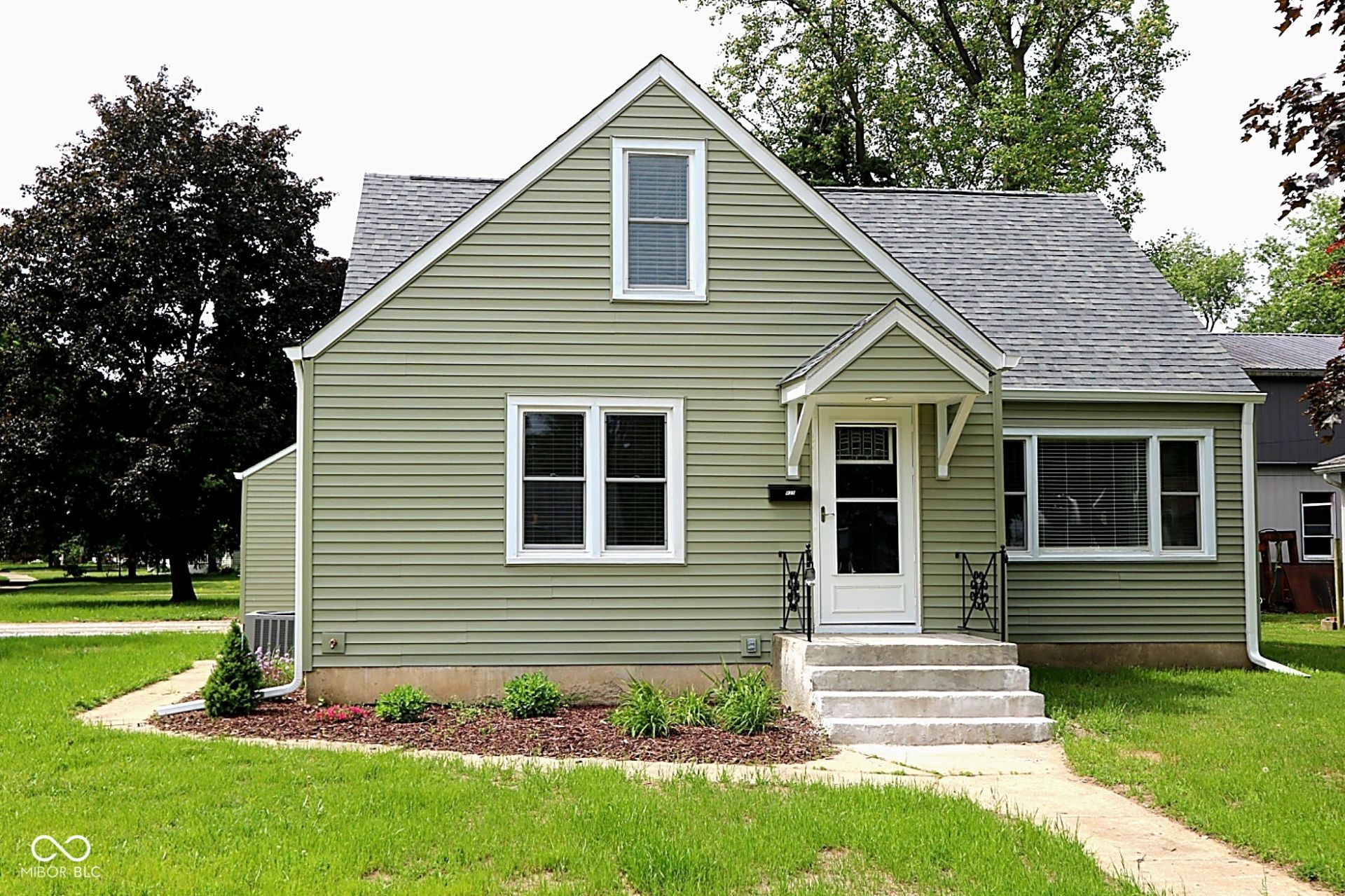 935 Jackson Boulevard, Rochester, IN 46975 Main Photo