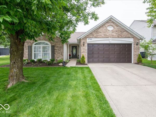 6766 Lexington Circle , Zionsville, IN 46077