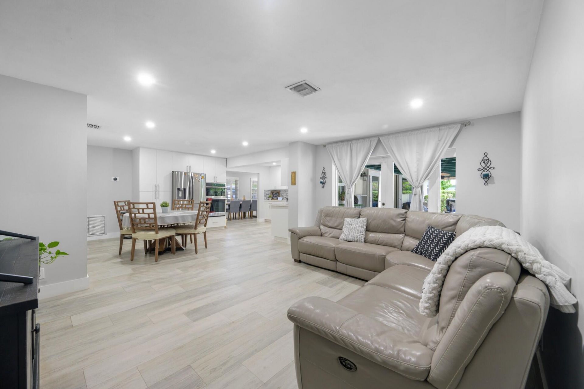 6850 NW 7th Street, Plantation, FL 33317 Photo