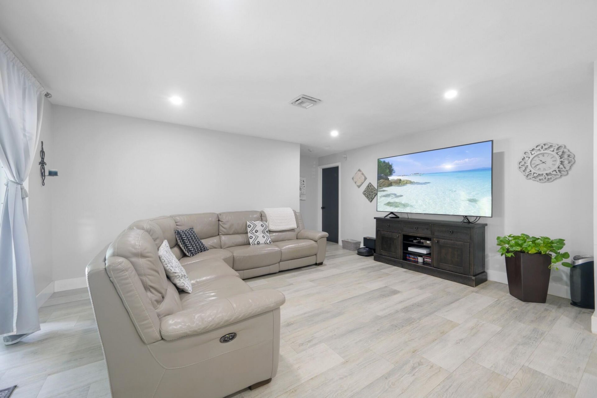 6850 NW 7th Street, Plantation, FL 33317 Photo