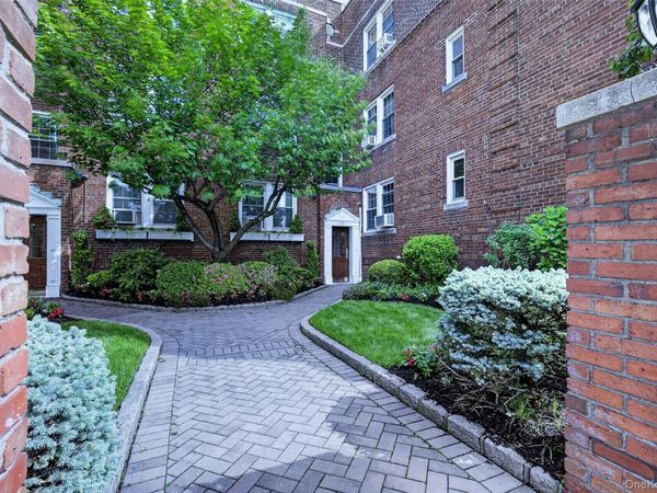 17 Gaynor Avenue , Unit 1D, Manhasset, NY 11030