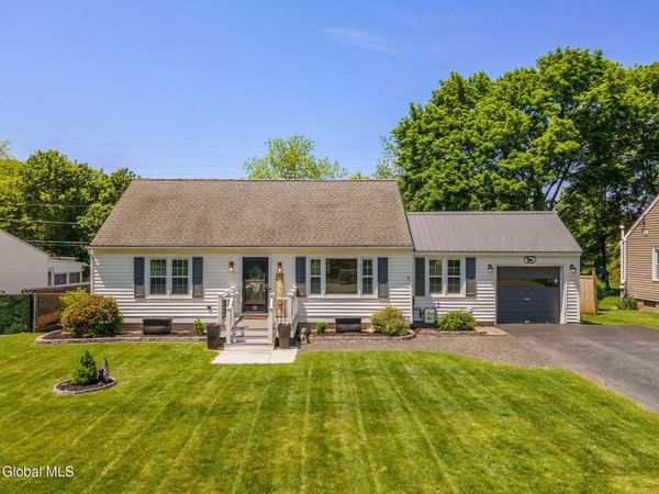 15 Brunswick Park Drive, Troy, NY 12180
