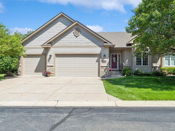 8700 Stonepointe Lane, Johnston, IA 50131