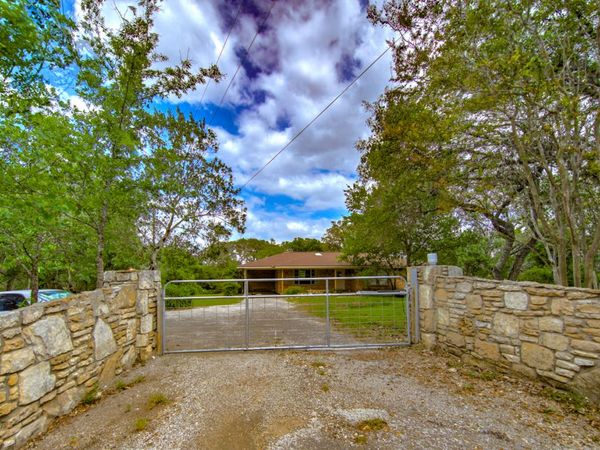 105 Walnut Grove Rd, Boerne, TX 78006