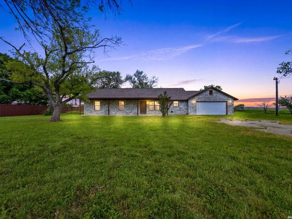 5745 FM 471 N, Rio Medina, TX 78066