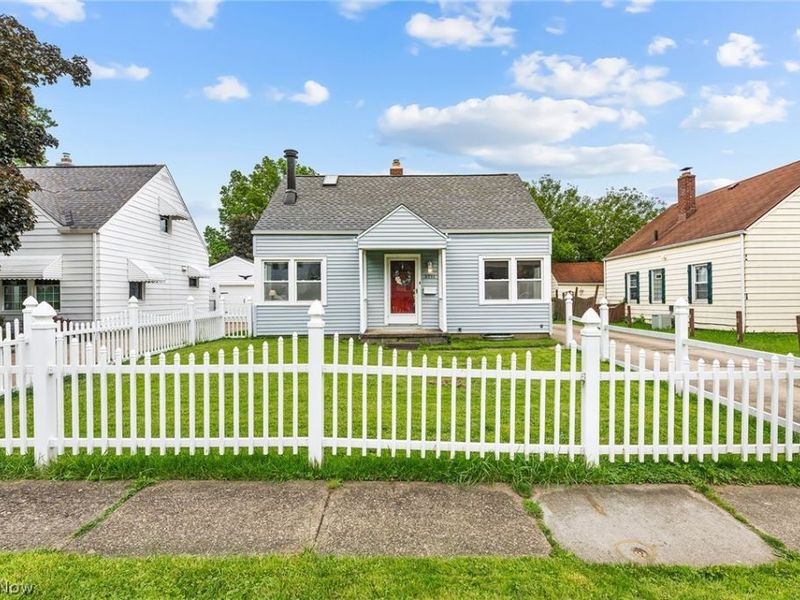 3211 Oakwood Drive, Cuyahoga Falls, OH 44221 Photo 2