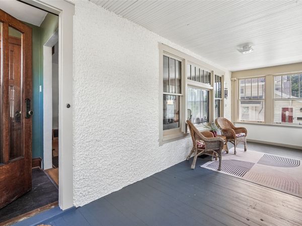 2215 E 9th Street, Des Moines, IA 50316