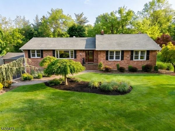 31 Samuel Dr, Raritan, NJ 08822