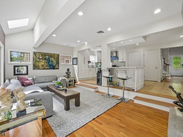 12 Lee Rd, Livingston, NJ 07039
