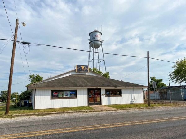 120 W 3rd ST, Nixon, TX 78140