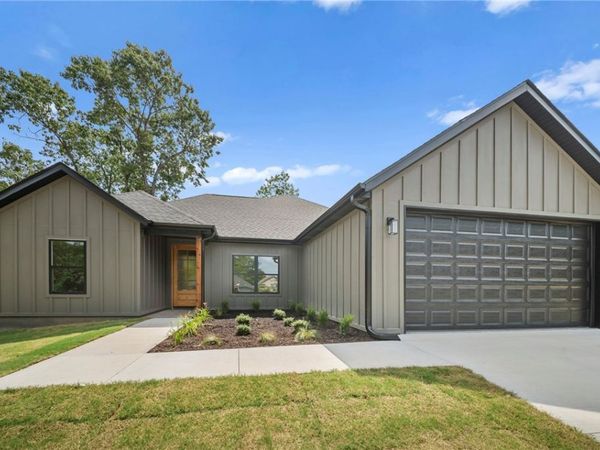 2 Boswell Drive, Bella Vista, AR 72715