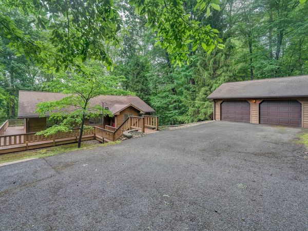 211 Wilderness WAY , Moneta, VA 24121