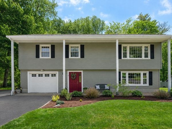 11 Longmeadow Road, Medfield, MA 02052