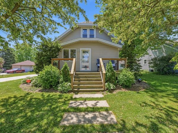 429 Center AVENUE, Oostburg, WI 53070