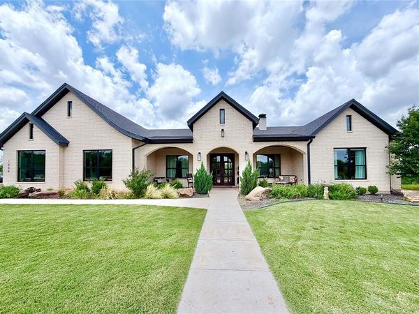 1444 West Street , Buffalo Gap, TX 79508