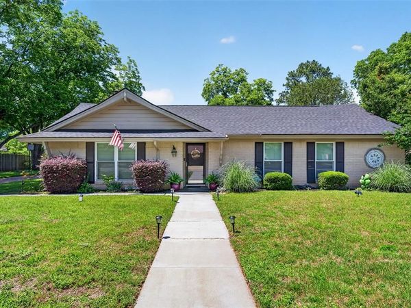 1218 Crestwood Drive, Cleburne, TX 76033