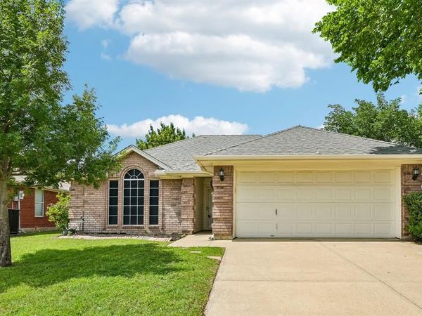 1036 Spring Hill Drive, Saginaw, TX 76179