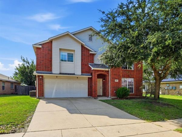 1703 Wolf Creek Drive, Arlington, TX 76018