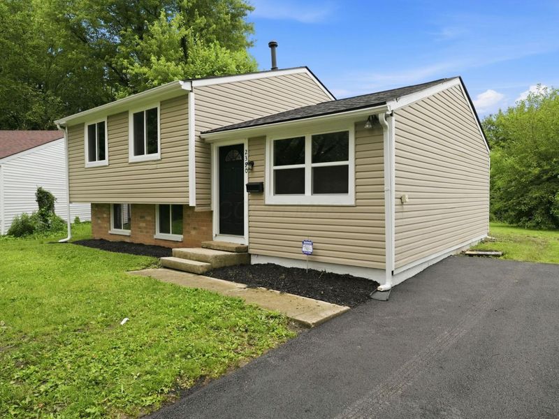 2390 Daleton Place , Columbus, OH 43232 Photo 2
