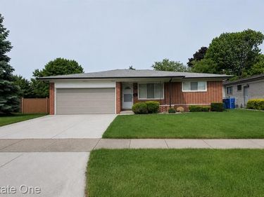 27553 Newport Drive , Warren, MI 48088
