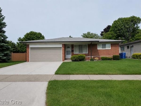 27553 Newport Drive , Warren, MI 48088