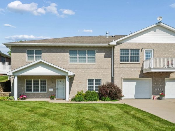 1530 Sylvan Drive, Dubuque, IA 52002
