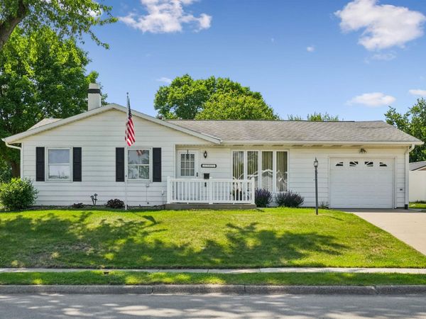 2247 Saint John Drive, Dubuque, IA 52002