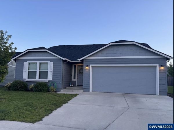 2271 Cheadle Lake Ct, Lebanon, OR 97355
