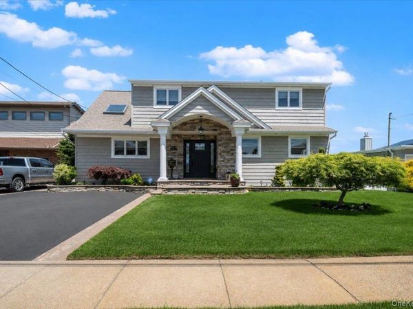 41 Jefferson Place , Massapequa, NY 11758