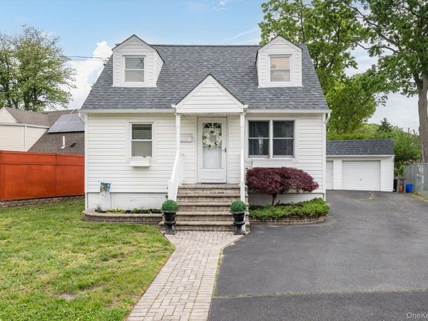 675 Little East Neck Road , West Babylon, NY 11704
