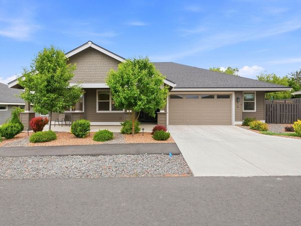 2714 NW 23rd Loop, Redmond, OR 97756