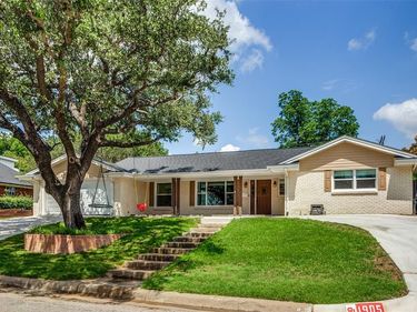 1905 Dakar Road W, Fort Worth, TX 76116