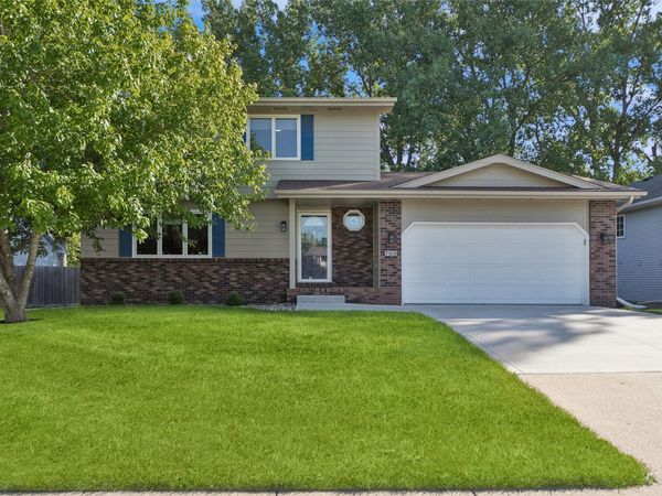 705 NW Stratford Court, Ankeny, IA 50023