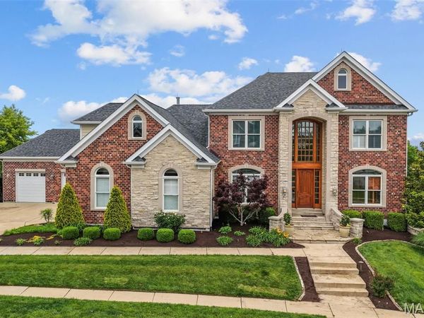 279 Greycliff Bluff Drive, St Louis, MO 63129