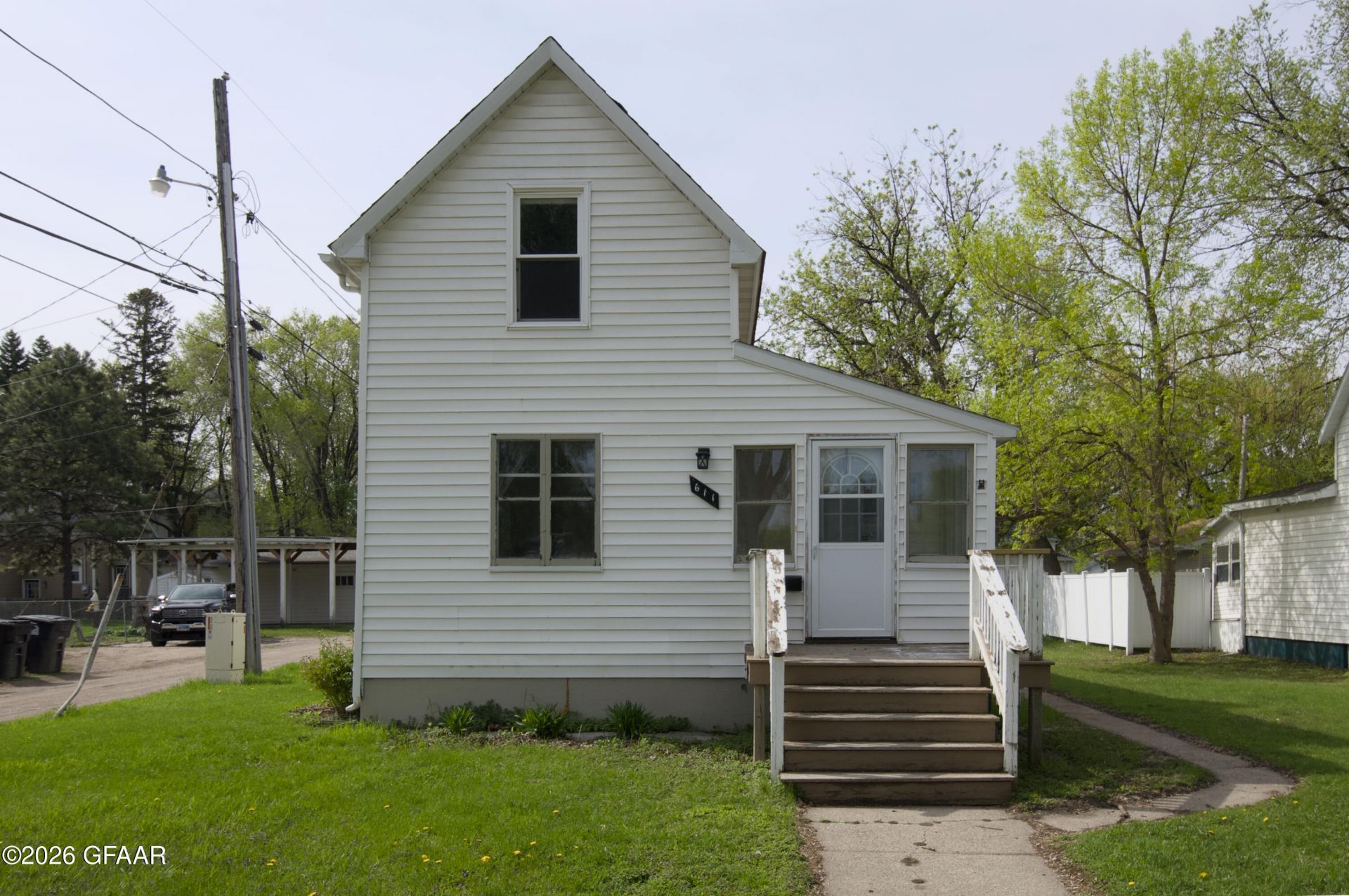611 5TH Avenue S primary photo
