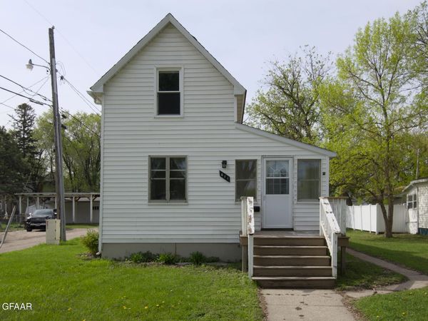 611 5TH Avenue S, Grand Forks, ND 58201