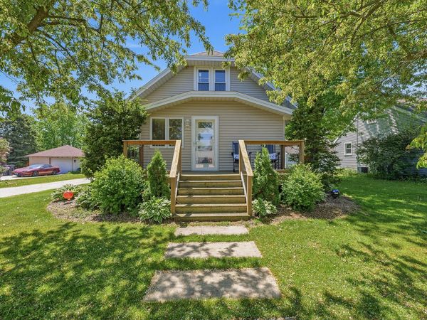 429 Center Ave, Oostburg, WI 53070