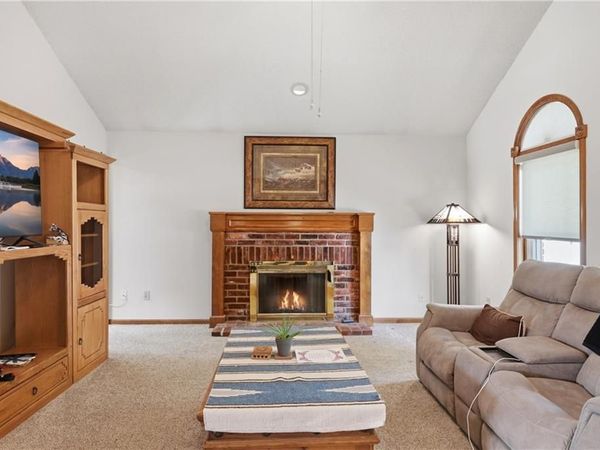 8013 N Lydia Avenue, Kansas City, MO 64118