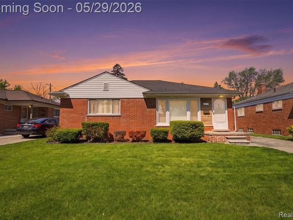 24237 Roxana Avenue, Eastpointe, MI 48021
