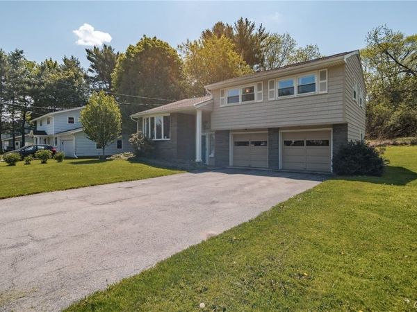 4948 Elgin Circle , Syracuse, NY 13215