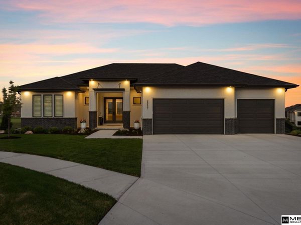 9859 S 98th Circle, Papillion, NE 68048